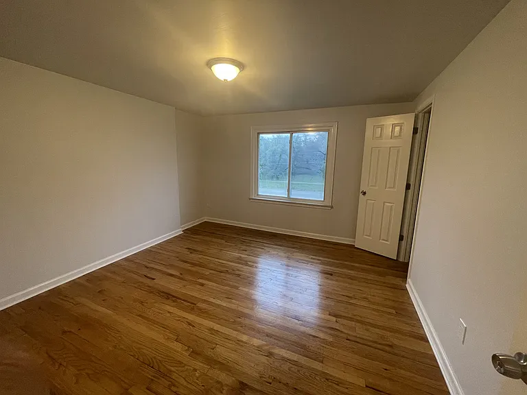 86 Martin Luther King Jr Blvd S — Photo 3