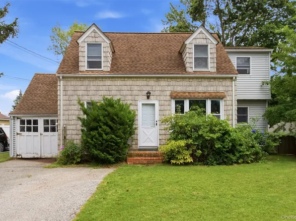 210 Greenlawn Terrace, Copiague, NY 11726