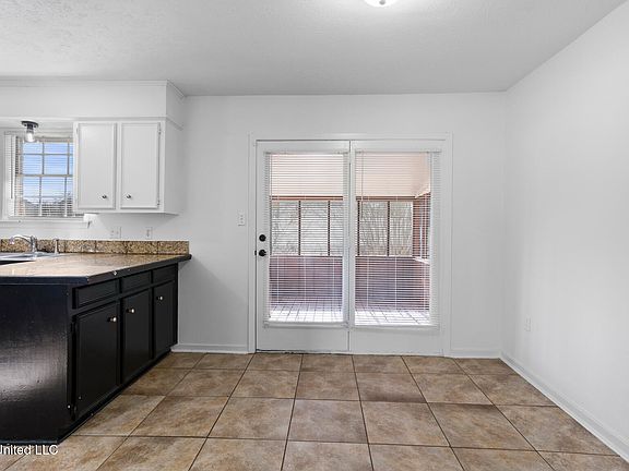 5th image of 1522 Hawthorne Pl