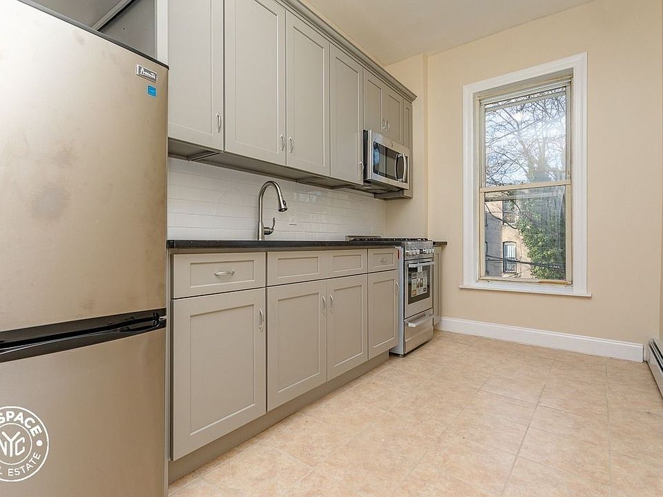 1st image of 477 Bainbridge St #2A