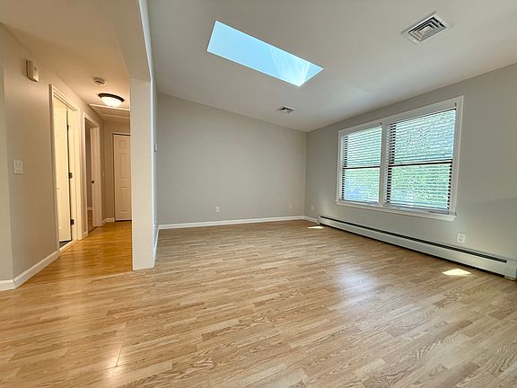 3rd image of 161 Deerfield Ridge Dr