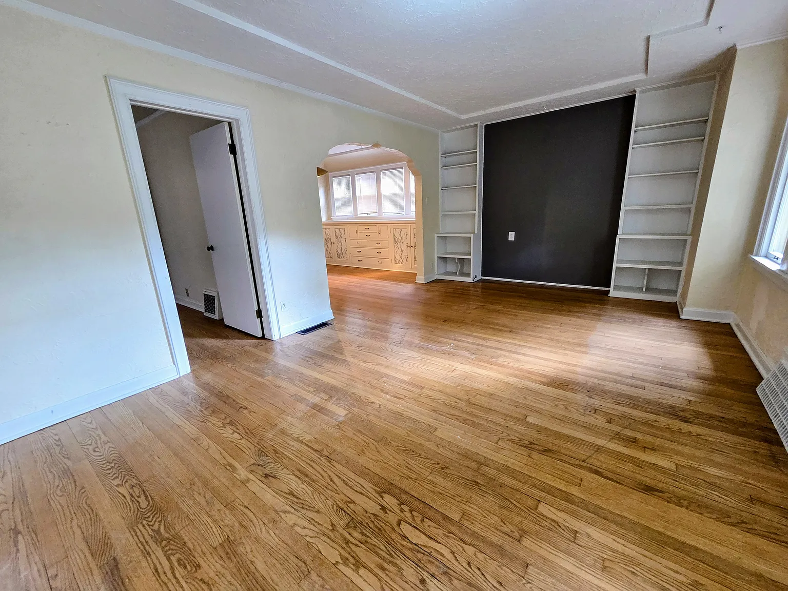2 bed, 1000 sqft, $1,600 — Photo 3