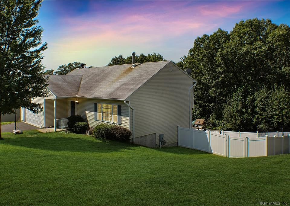 1st image of 59 Wisteria Dr