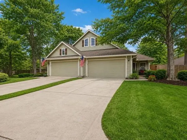 30 Trafalgar Pl, Conroe, TX 77384