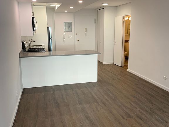 3rd image of 330 E 46th St APT 6g