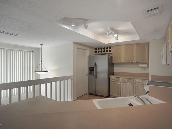 4th image of 101 La Costa St #5