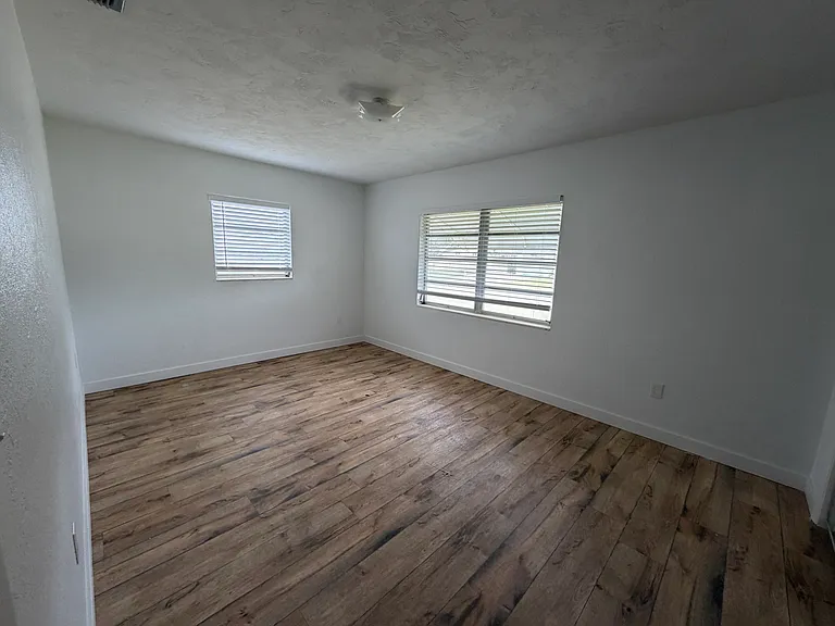 4518 Groveland St — Photo 10