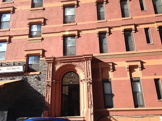 Rented by Golden Tower Realty | media 9