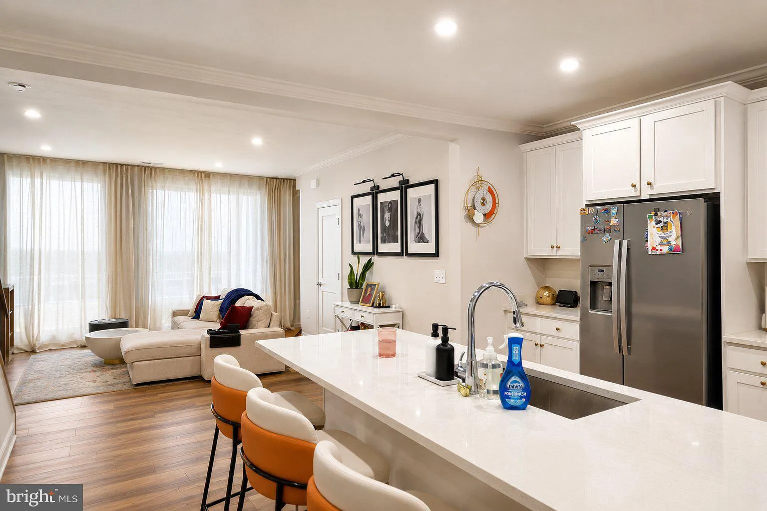 2 bed, 2.5 bath, 1573 sqft, $2,700 — Photo 3