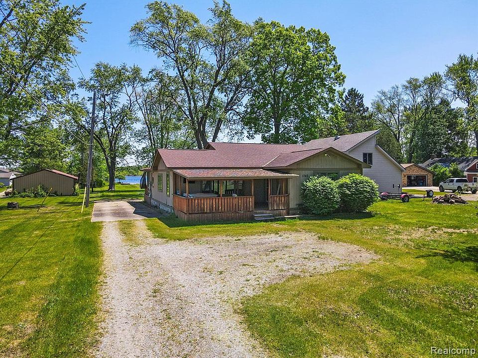 1742 N Wixom Rd, Wixom, MI 48393 MLS 20230041622 Zillow