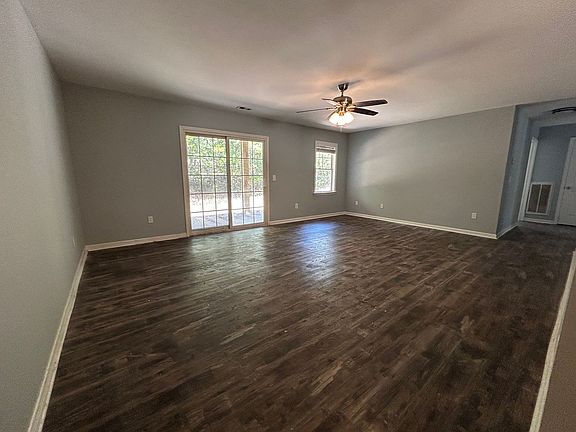 3rd image of 5132 Greenville Loop Rd APT B