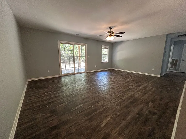 5132 Greenville Loop Rd #B — Photo 3