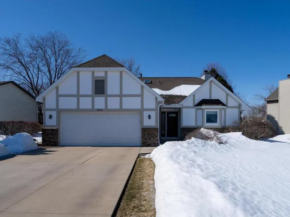 5745 Meadowview Dr, White Bear Township, MN 55110