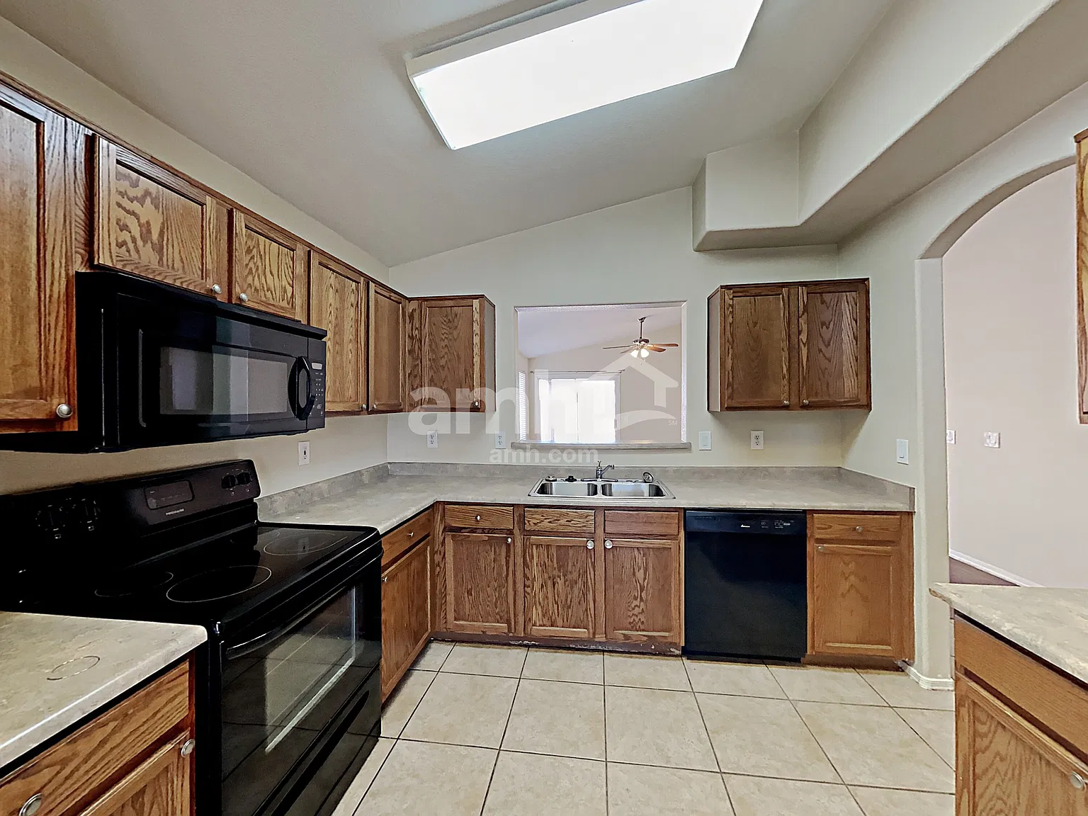 3 bed, 2.0 bath, 1533 sqft, $1,975 — Photo 3