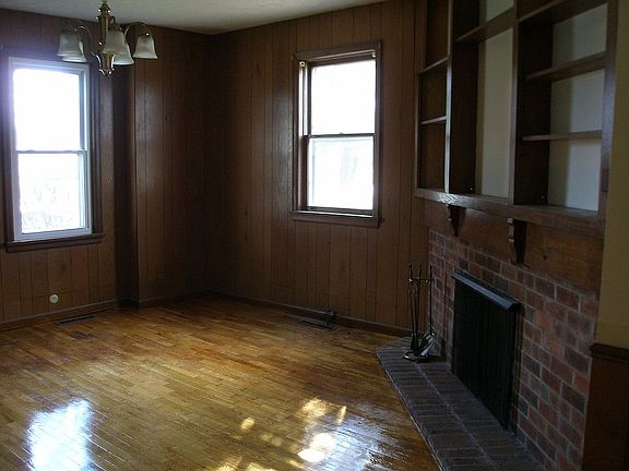 5th image of 1325 E North St
