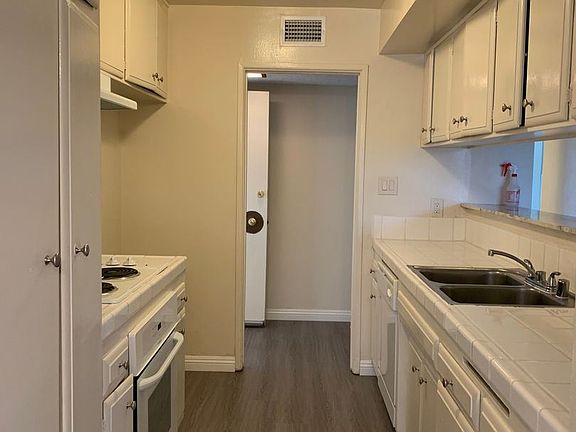 5th image of 2115 W Victoria Ave #31