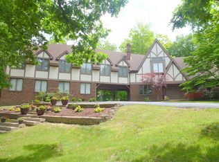 4907 Canyon Oaks Dr, Brighton, MI 48114