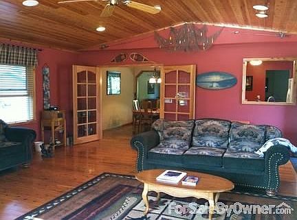 2nd image of 3818 Oakridge Ln