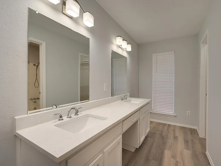 2104 Magazine St — Photo 19