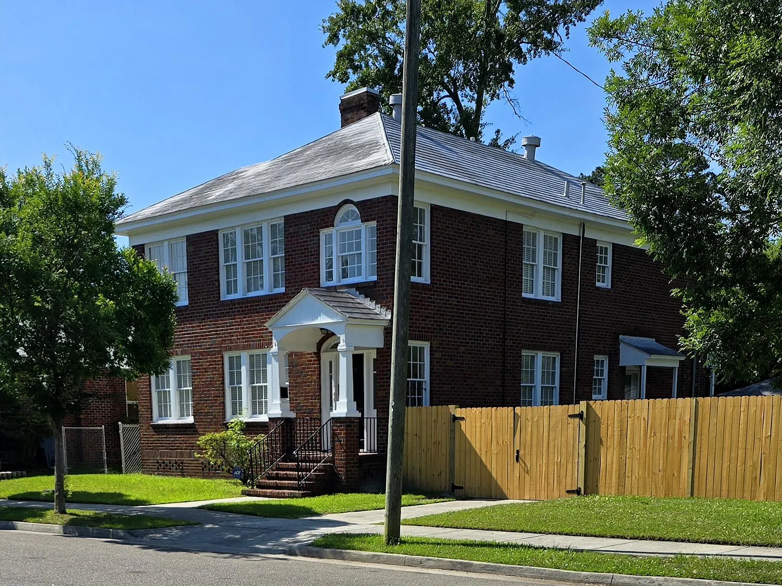 3 bed, 1650 sqft, $2,400 — Photo 1