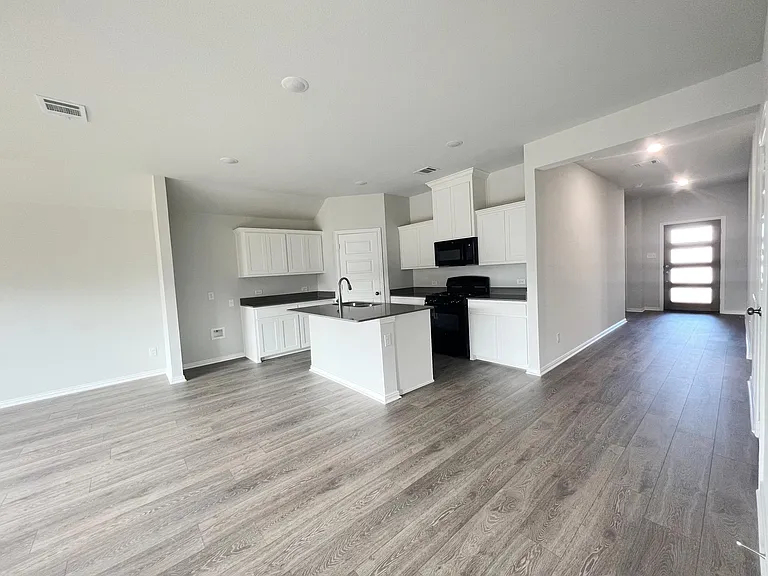 553 Meadow Run Dr — Photo 7