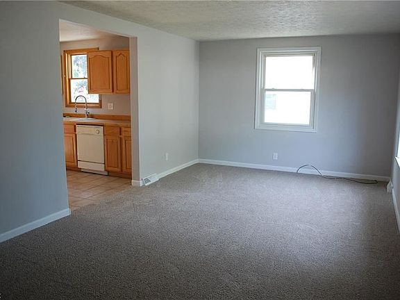 3rd image of 844 Warwick Dr