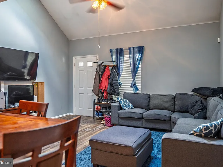 421 Park Place Dr — Photo 3