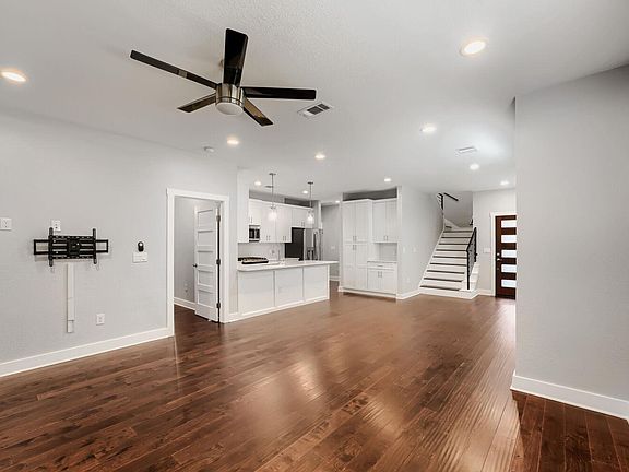 3rd image of 1126 Lott Ave #B