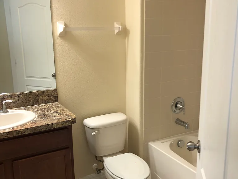 2750 Hampton Green Ln — Photo 18