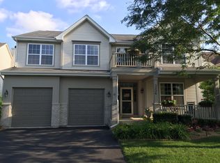 3226 Fieldstone Dr, Geneva, IL 60134