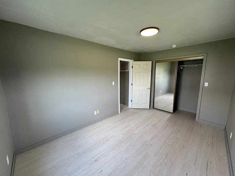 399 W Allen St — Photo 2