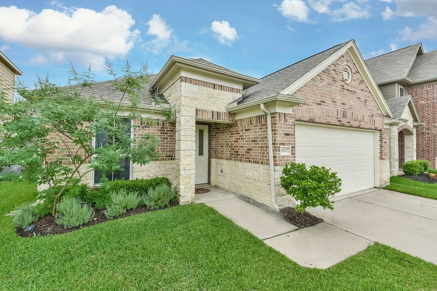 3 bed, 2.0 bath, 1550 sqft, $3,018 — Photo 4