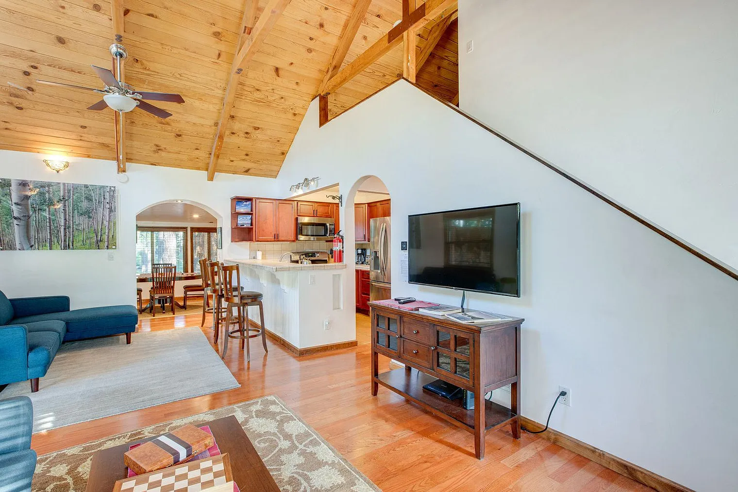 3 bed, 1.0 bath, 1140 sqft, $4,276 — Photo 2