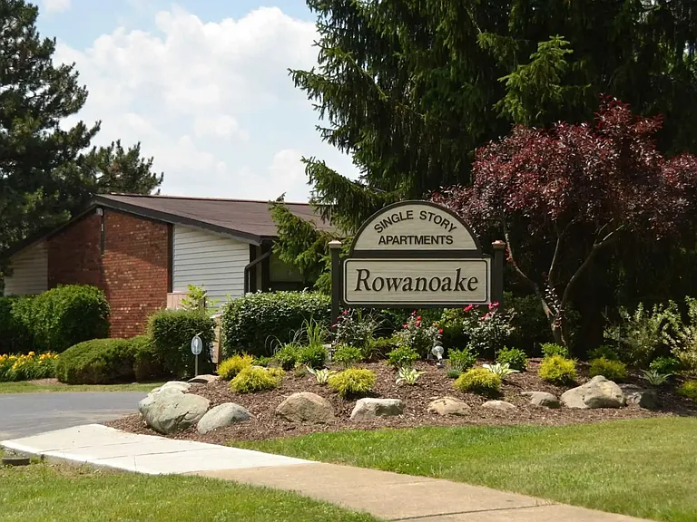 Rowanoake Apartments — Photo 12