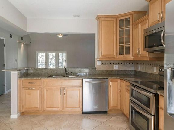 4th image of 876 N Lake Sterling Ct