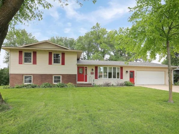 213 Crest Ct, Mayer, MN 55360