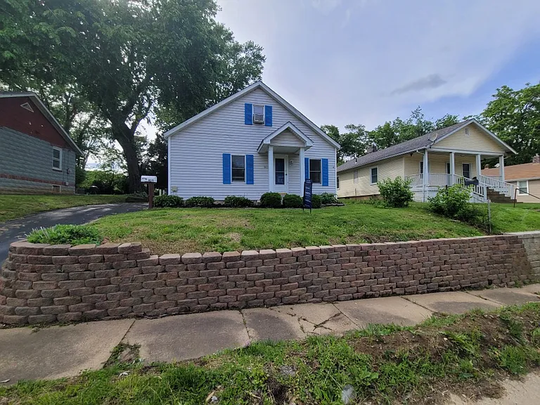 815 Cornell Ave — Photo 3