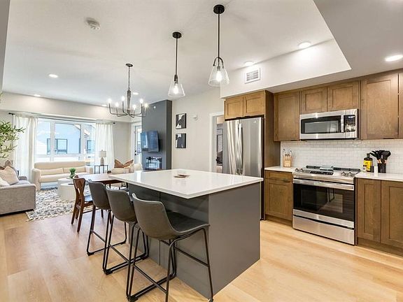 4th image of 200 W 2nd Ave #2316