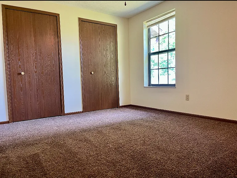 735 Longview Ave — Photo 4