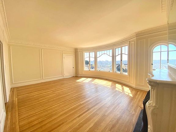 4th image of 2632 Larkin St APT 5