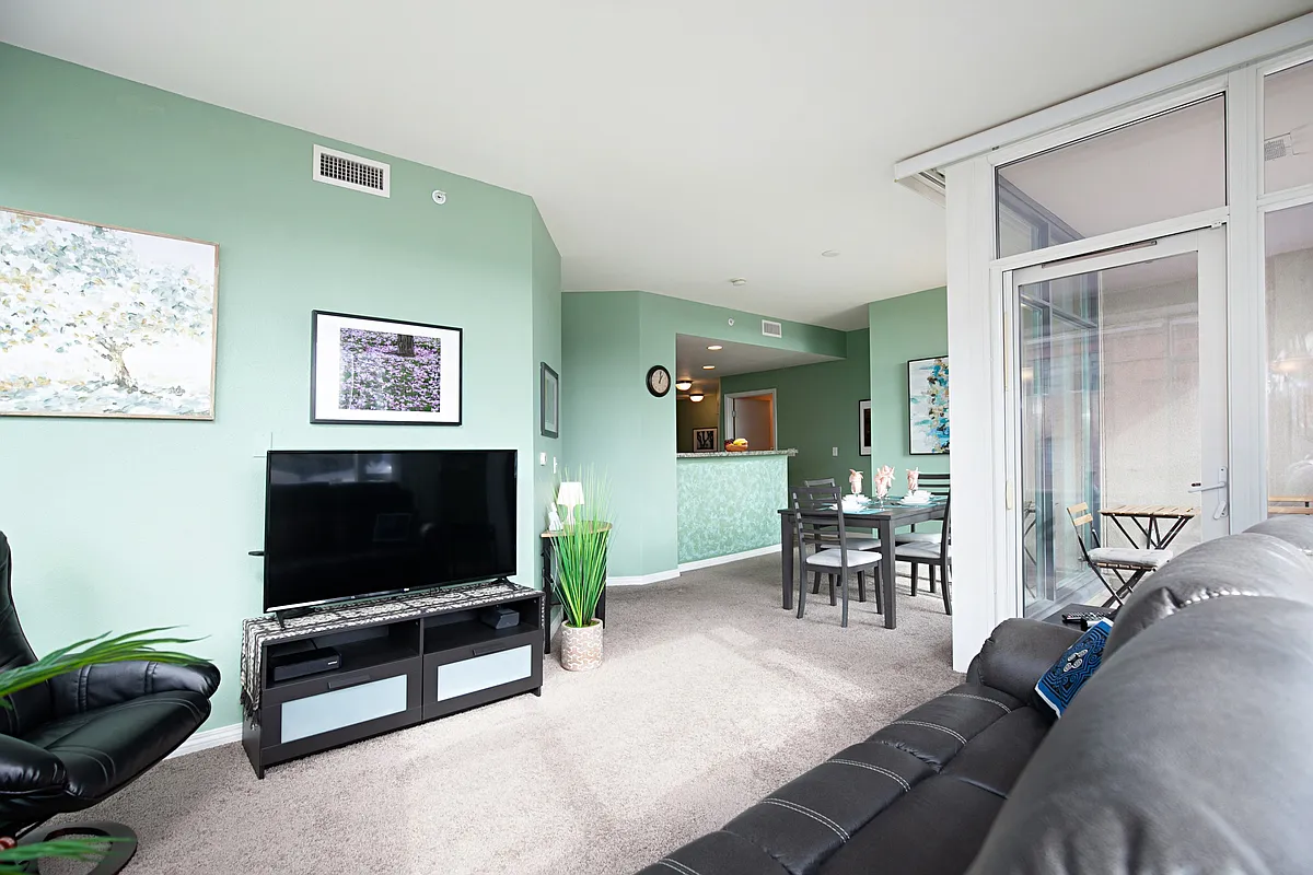 2 bed, 910 sqft, $5,000 — Photo 3