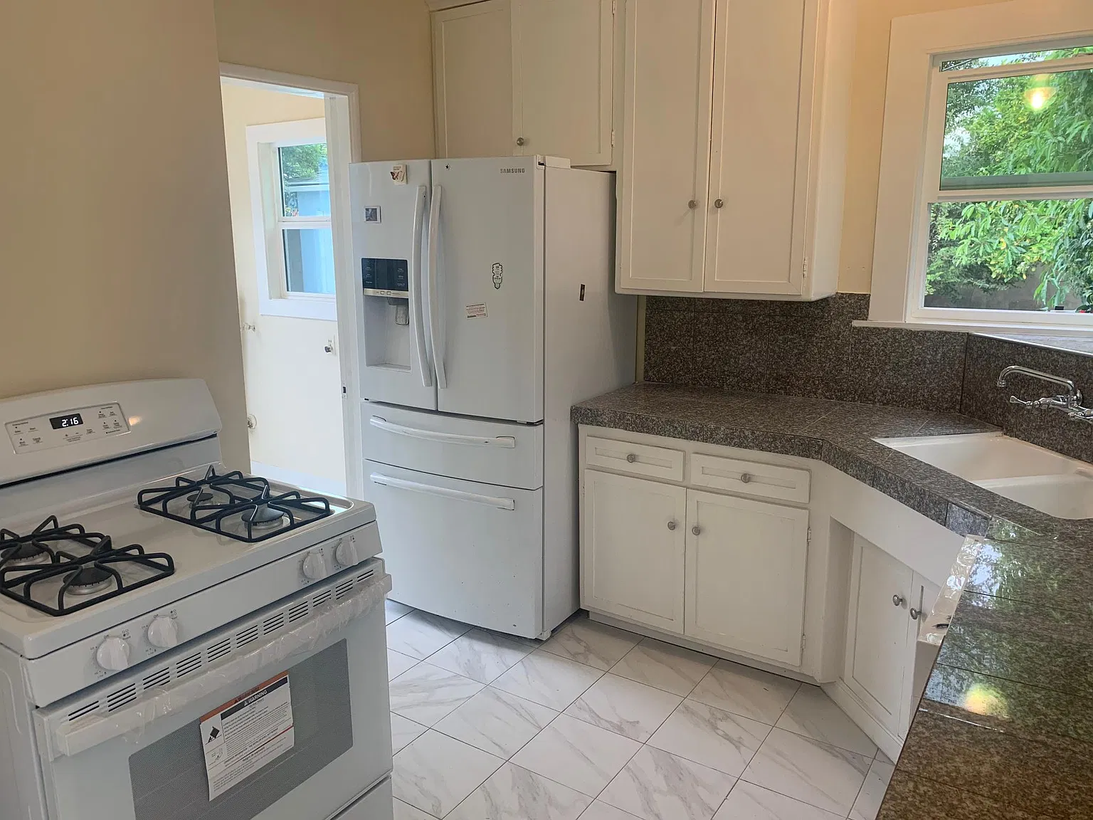 3 bed, 1453 sqft, $5,300 — Photo 4