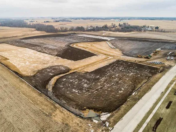 9825 Earhart Ln SW, Cedar Rapids, IA 52404