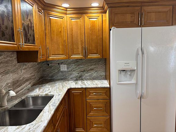 2nd image of 312 Wellington F