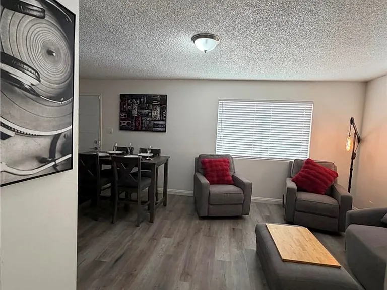 512 Albert Ave #4 — Photo 4
