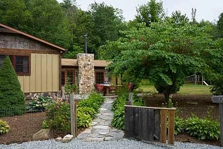 4 bed, 2200 sqft, $2,800 — Photo 1