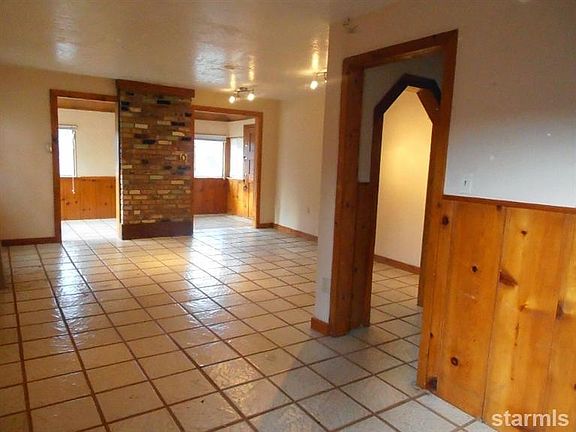 5th image of 2186 James Ave