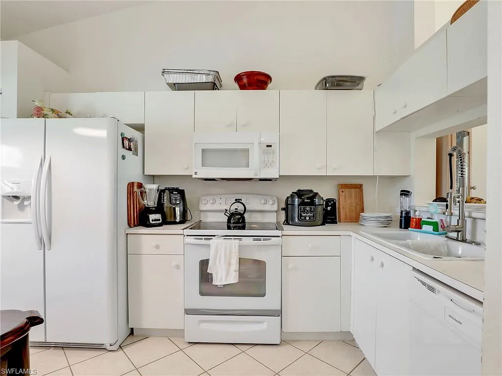 Building Photo - 6900 Huntington Lakes Cir #202