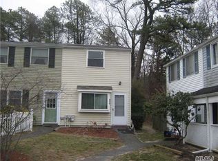 192 Hill Cir, Calverton, NY 11933