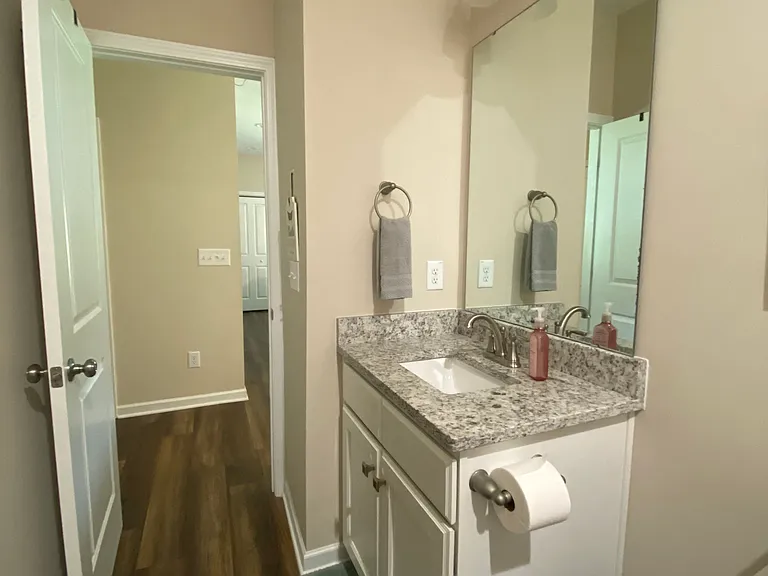 130 Park Ave — Photo 16